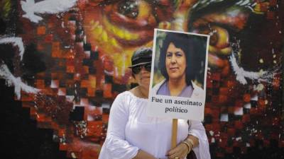 'Fue un asesinato político', dice una pancarta durante una marcha por el Día Internacional de la Mujer en Managua el 8 de marzo de 2016.