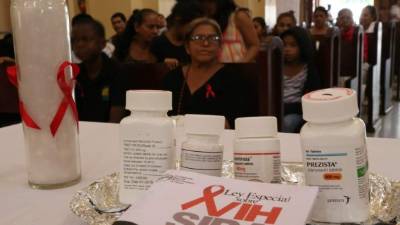 Según Llaves solo una minoría recibe los medicamentos.