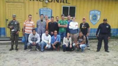 Los cubanos fueron identificados como Dimitry Ferrer Vedanina (28), Oscar Vergara Garlobo (25), José Alejandro Leiva Guerrero (23), Cesar Javier Cásate Rivera (24), Yovany Álvarez Ugarde (26), Jiorbis Abreus Villa (30), Dariel Pérez Cabrera (29).