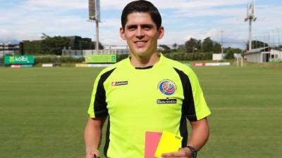 Montero en 103 partidos dirigidos ha mostrado 401 tarjetas amarillas y 18 cartones de color rojo. Foto Federación de Costa Rica.