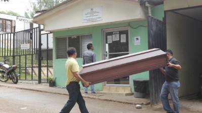 El cuerpo de Yessenia Estefany Aguilera fue retirado de la morgue ayer.