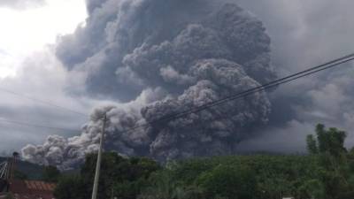 Usuarios en redes sociales compartieron imágenes de la espectacular erupción del volcán de Fuego de Ciudad de Guatemala./Foto: Twitter @HayekAndKeynes.