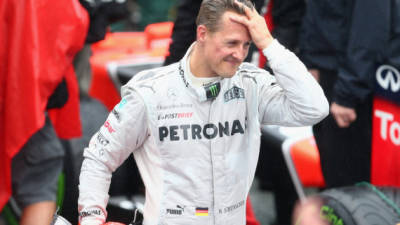 Michael Schumacher en foto de archivo, previo al accidente que amenaza su vida.