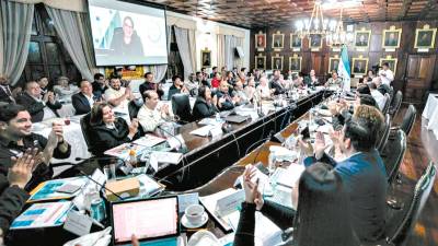 <b><span class=mln_uppercase_mln>plazo.</span></b> El Gobierno había extendido para el viernes 5 de abril el proceso de entrega de declaraciones juradas o comunicar si los funcionarios renunciarían a sus cargos.<span class=mln_uppercase_mln> </span>