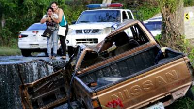 Familiares de las víctimas llegaron a la escena y no podían creer la tragedia.