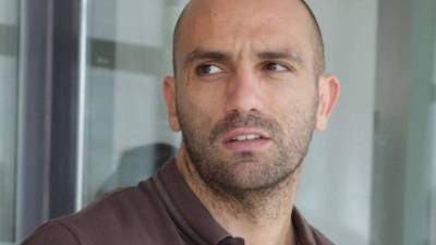 ¡Escándalo! El exfutbolista español Raúl Bravo, se encuentra en el ojo del huracán luego de ser acusado de haber intentado asesinar a uno de sus excompañeros.