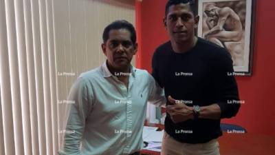 Carlo Costly junto a Rolin Peña, director deportivo del Marathón.