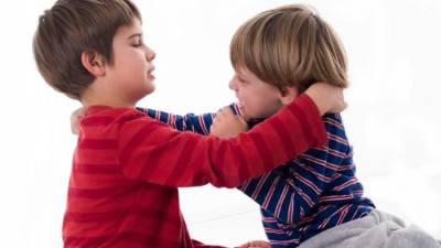 Evite las comparaciones. Esto solo provoca el odio entre los hermanos.