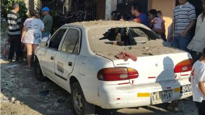 La explosión también provocó daños a los vehículos cercanos al lugar de la cohetería.