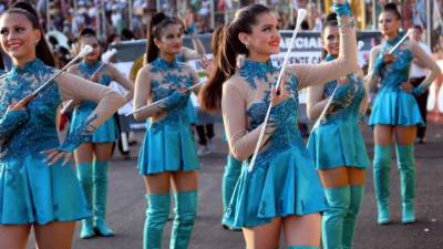 Los cuadros de palillonas son lo más vistoso de los desfiles del 15 de septiembre.