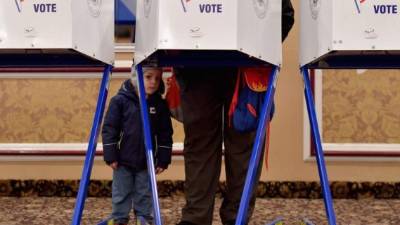 Los estadounidenses votan este martes por las elecciones de medio mandato cruciales para el presidente Trump.