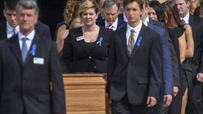 Unas 2 mil 500 personas asistieron a la ceremonia fúnebre del joven estudiente de 22 años.