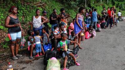 El éxodo de cubanos se ha sumado al que ya enfrentan los migrantes de Centroamérica en México. Haitianos y africanos no podrán solicitar asilo en Honduras.
