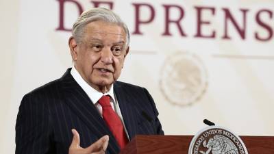 El presidente de México, Andrés Manuel López Obrador, participa durante su conferencia de prensa matutina en el Palacio Nacional de la Ciudad de México.