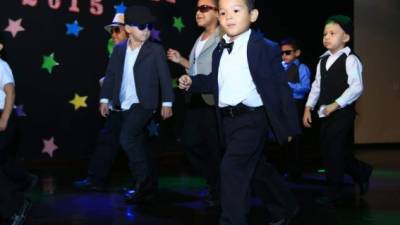 Los alumnos de prekínder, kínder y preparatoria imitaron a Bruno Mars en “Uptownfunk”. Fotos: Jordan Perdomo