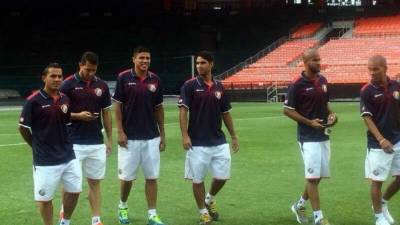 Los ticos reconocieron el terreno de juego.