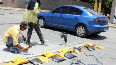 En el costado sur de la escuela San José ya se instalaron reductores.