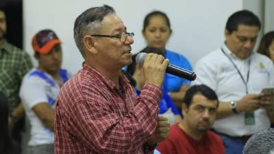 CRITERIOS. José Solórzano, del sector de la zapatería, durante su participación en el diálogo celebrado ayer.