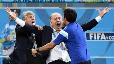 Alejandro Sabella celebrando la victoria argentina.