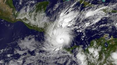 Otto se acerca con poderosos vientos a Nicaragua y Costa Rica. AFP.