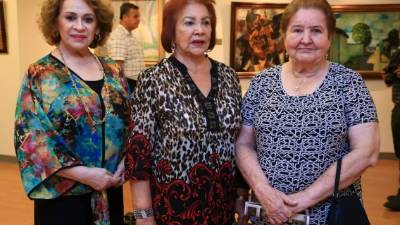 Las damas de las asociación Jackie Rivera, Hilda Córdoba y Yolani Paz.