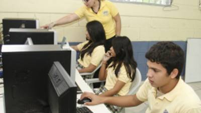 Las escuelas bilingües reforzaran este período el uso de la tecnología.