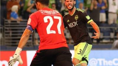 Evans le gritó en la cara a Noel Valladares el gol del triunfo.