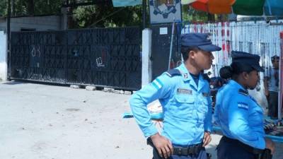 Agentes de la Policía Nacional realizan operativos a inmediaciones del Primero de Mayo.