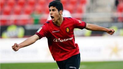 Real Madrid's midfielder Marco Asensio celebrates after scoring the opener during the second leg of the Spanish Supercup football match Real Madrid vs FC Barcelona at the Santiago Bernabeu stadium in Madrid, on August 16, 2017. / AFP PHOTO / GABRIEL BOUYS (Photo credit should read GABRIEL BOUYS/AFP/Getty Images)
