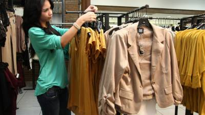 Los asesores de moda son uno de los trabajos que más demanda tienen este mes de diciembre.