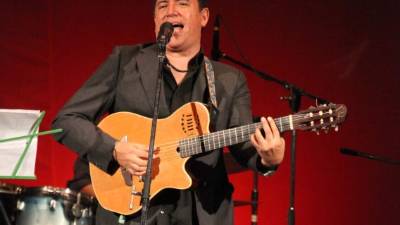 Guillermo Anderson fue un apasionado por la naturaleza y la cultura. Esta fotografía fue captada en su último espectáculo que ofreció en Tegucigalpa el año pasado.