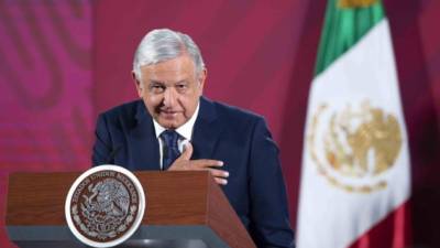 Obrador ha recibido fuertes críticas por pedir a los mexicanos que sigan saliendo a las calles pese al aumento de contagios por coronavirus en ese país./AFP.