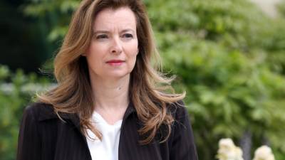 Valérie Trierweiler, pareja del presidente Hollande, tienen seis días internada en una clínica.