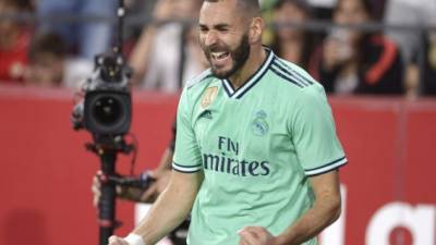 El delantero francés Karim Benzema celebró por todo lo alto el gol de la victoria. Foto AFP.