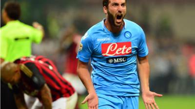 Gonzalo Higuaín sigue marcando goles con el Napoli.