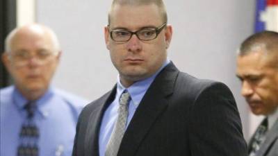 Un jurado popular de Texas condenó anoche a cadena perpetua al exmarine Eddie Routh por los asesinatos de Chris Kyle, el francotirador cuya autobiografía inspiró la película 'American Sniper', y de su amigo Chad Littlefield, ocurridos el 2 de febrero de 2013.