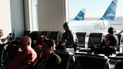 El menor fue colocado en 'la sala de espera' del aeropuerto, donde ha permanecido más de diez días.