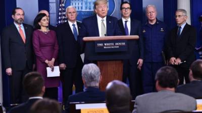 Trump dio una conferencia de prensa para presentar las nuevas medidas que tomará su Gobierno para frenar el avance del coronavirus./AFP.