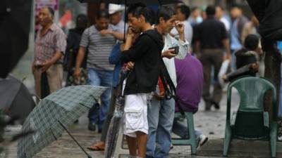 Los sampedranos continuarán experimentando una baja en las temperaturas y lluvias este viernes.