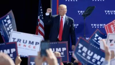 El magnate continúa haciendo campaña en todo el país; durante el fin de semana realizó multitudinarios eventos en New Hampshire y Maine. Fotos: AFP