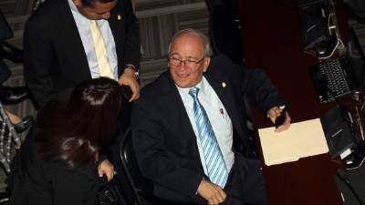 Jaime Villegas, jefe de la bancada del PAC, junto a sus compañeros de cámara.