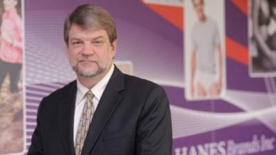 Richard A. Noll lidera HanesBrands Inc, una de las empresas de mayor éxito y crecimiento en el mundo.
