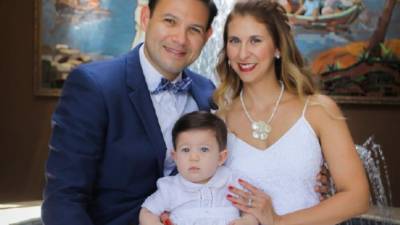 Mauricio y María José Padilla con el nuevo cristiano Matteo Adrián Padilla Crespo.