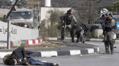 Soldados israelíes disparon contra un palestino que luego falleció.