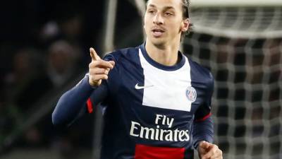 Zlatan Ibrahimovic celebra tras su anotación ante el Olympiacos.