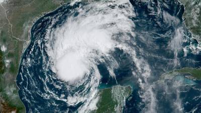 La tormenta tropical Beryl se dirige hacia Texas tras azotar México.