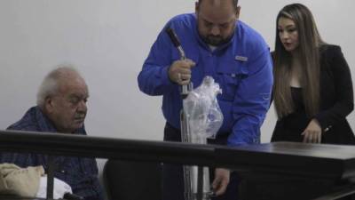 José Miguel Chepito Handal, José Miguel Handal Larach y su esposa Ana Elizabeth Hernández durante el juicio.