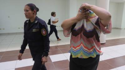 Karen López Velásquez compareció ayer en la audiencia inicial en el juzgado.