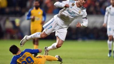 Cristiano Ronaldo anotó dos goles en la victoria de 6-0 del Real Madrid ante Apoel. FOTO EFE/Katia Christodoulou