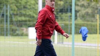 Didier Deschamps mantiene la calma a pesar de los inconvenientes que ha tenido.